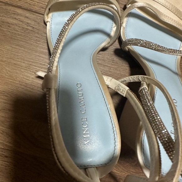 ONLY WORN ONCE VINCE CAMUTO HEELS - Picture 4 of 4